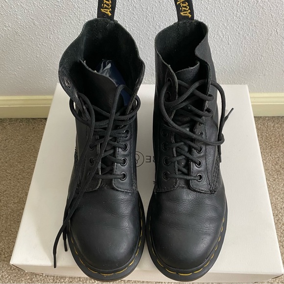 DR. MARTENS 1460 Pascal Virginia Leather Womens Boots size 6. In Good condition - Picture 5 of 15